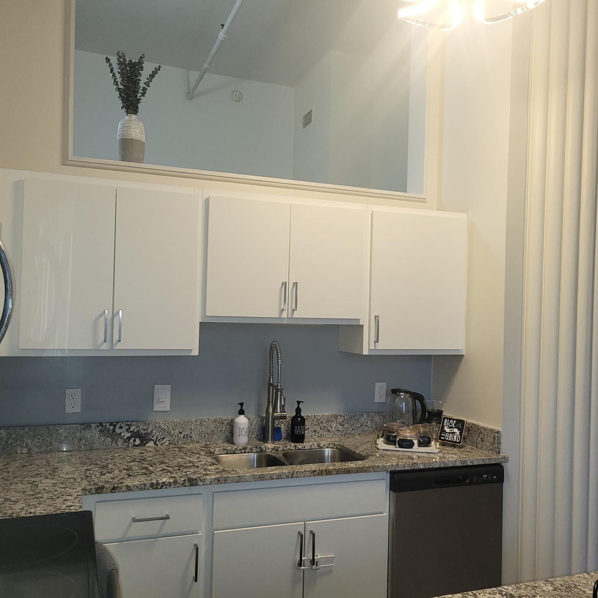 Free Parking! Downtown King Suite Lucas Oil- Conv Center Skywalk#1 Indianapolis Exterior foto