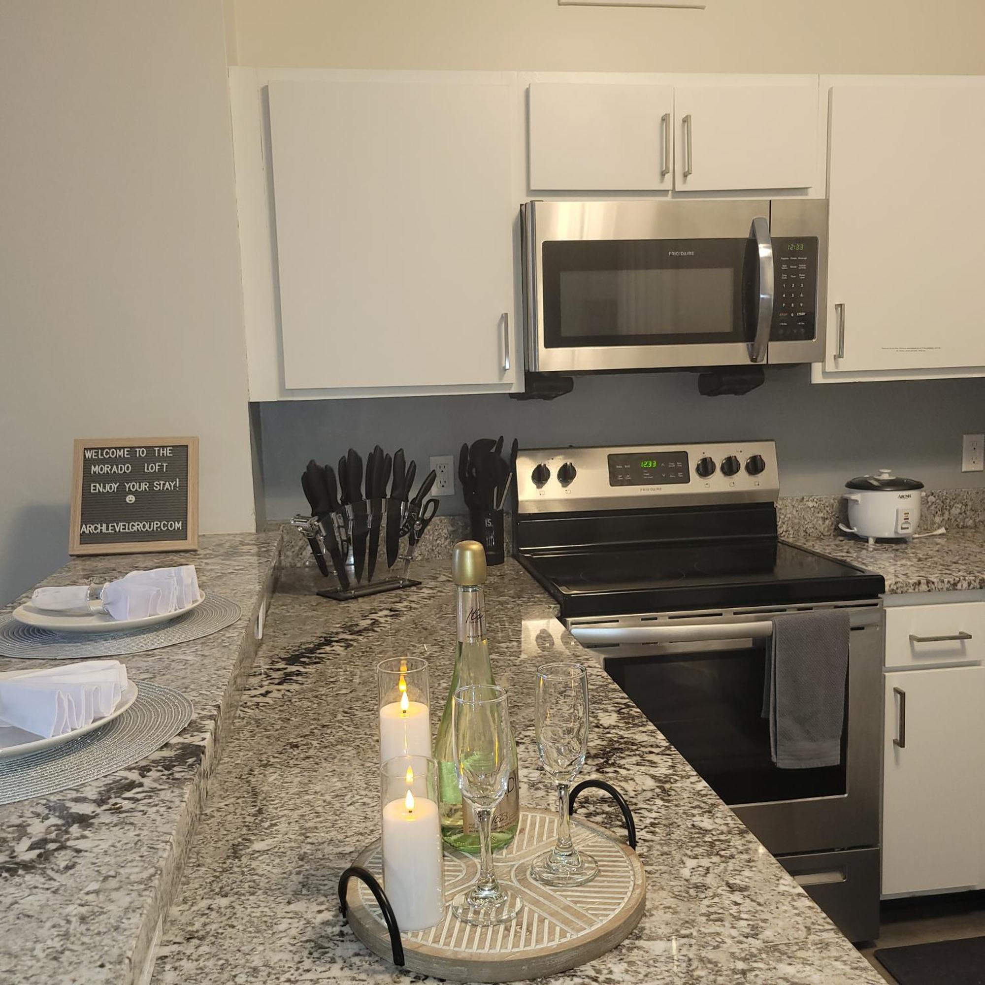 Free Parking! Downtown King Suite Lucas Oil- Conv Center Skywalk#1 Indianapolis Exterior foto